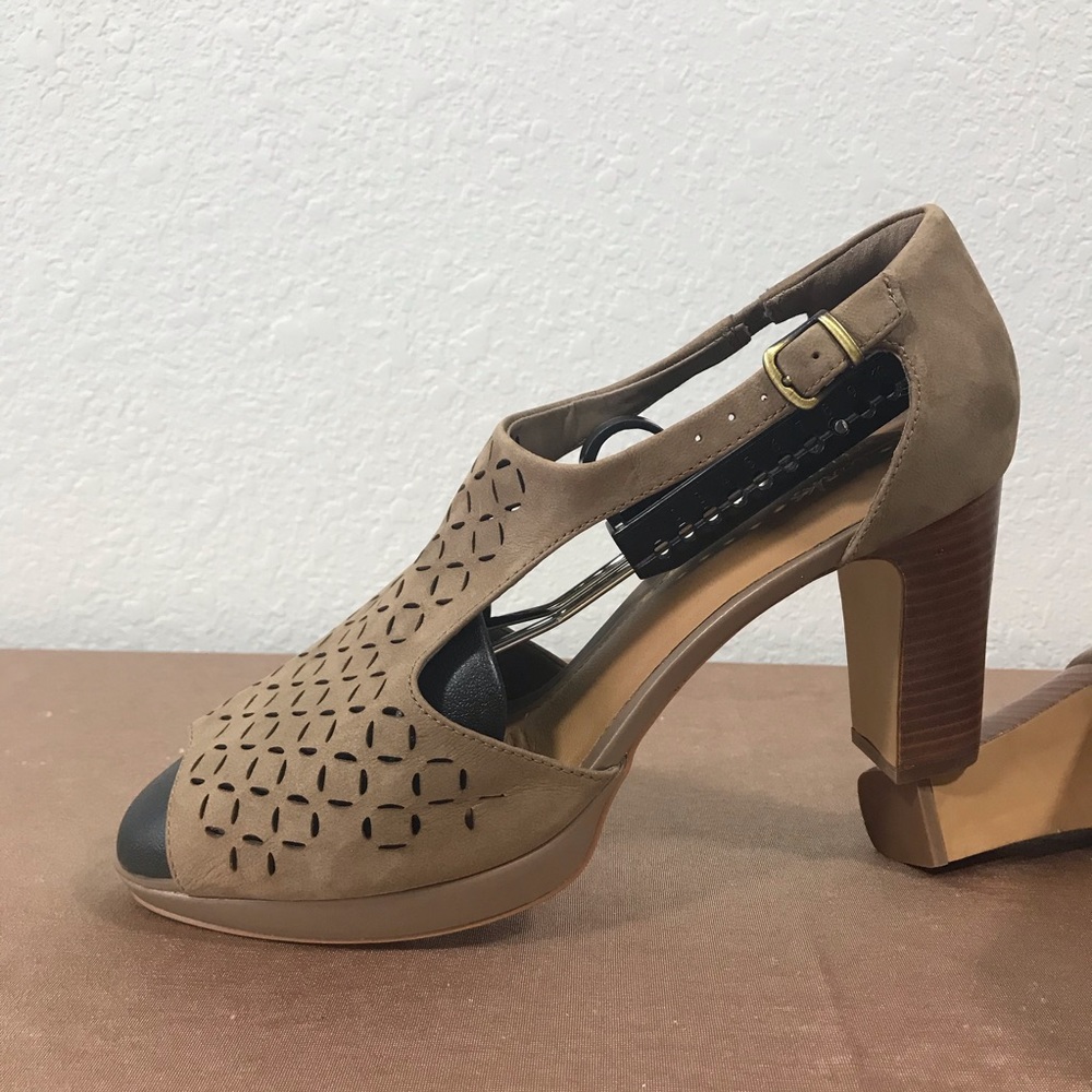 Clarks Women's Ankle Strap Heel Sandals Taupe